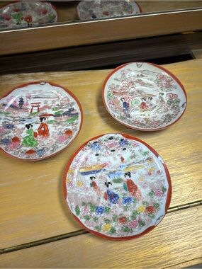 Set of 3 Decorative Porcelain Trinket Dishes with Geisha Scene - Red-Trimmed